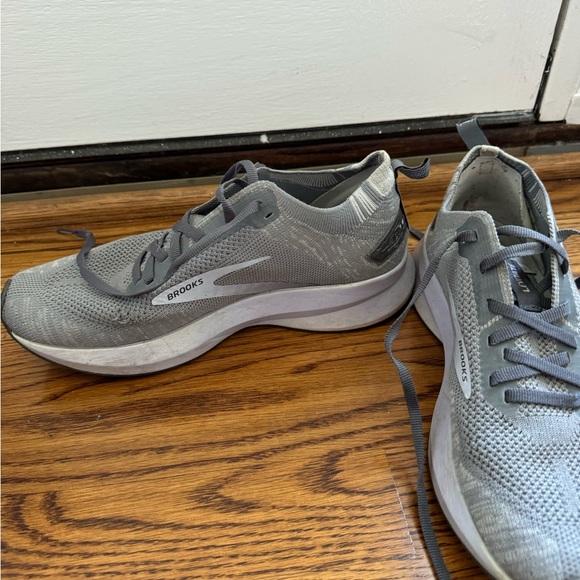 Brooks Levitate 4 Women’s 7.5 Tennis Shoe - Picture 8 of 9